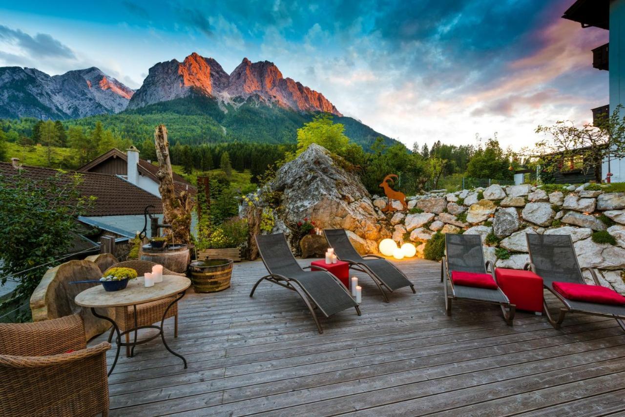 Bayern Resort Hotel - Adults Only - Mit Zugspitzblick - Eibsee-Naehe - Wellnessbereich - Naturpool Im Sommer Grainau Buitenkant foto