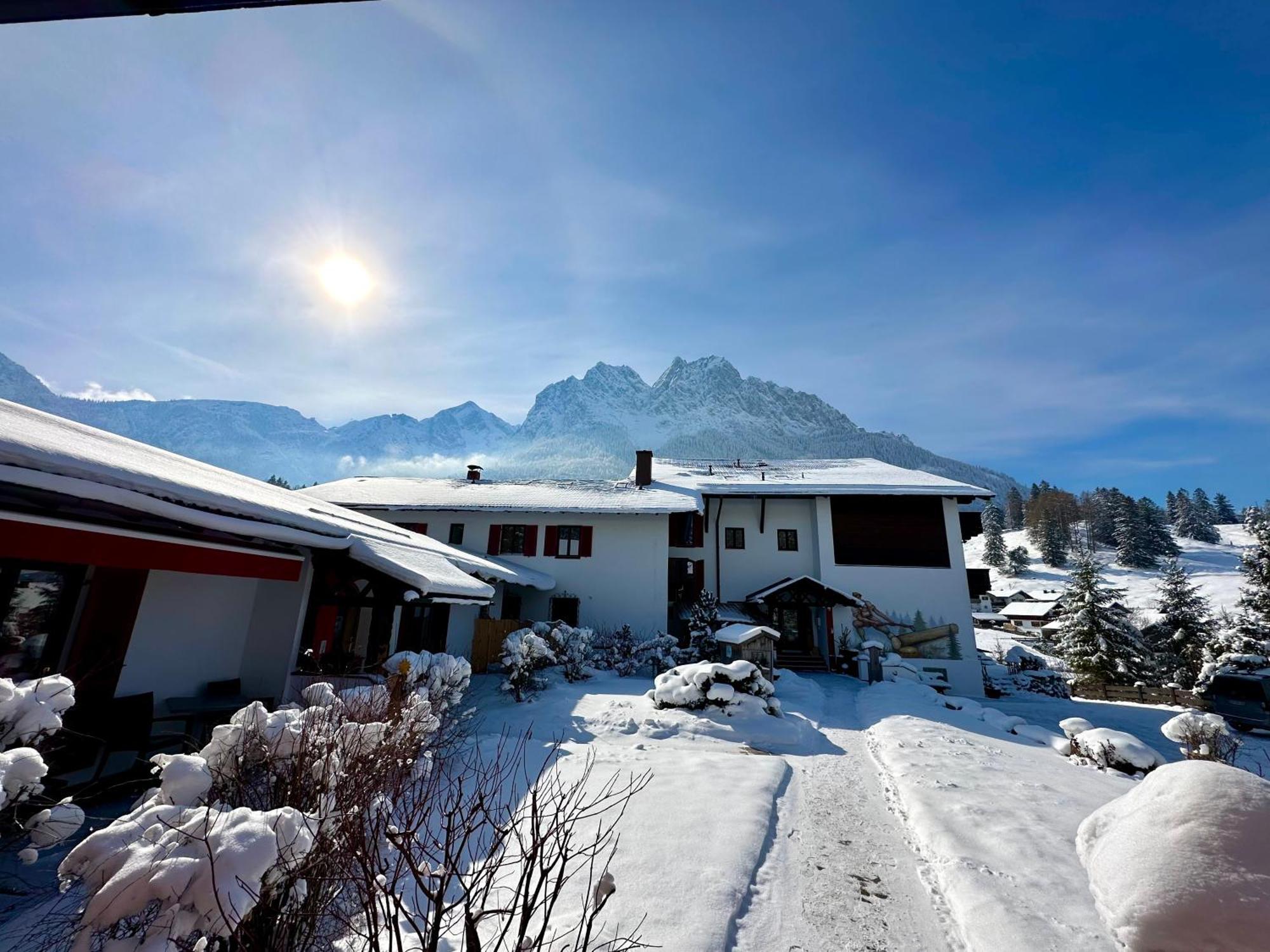Bayern Resort Hotel - Adults Only - Mit Zugspitzblick - Eibsee-Naehe - Wellnessbereich - Naturpool Im Sommer Grainau Buitenkant foto