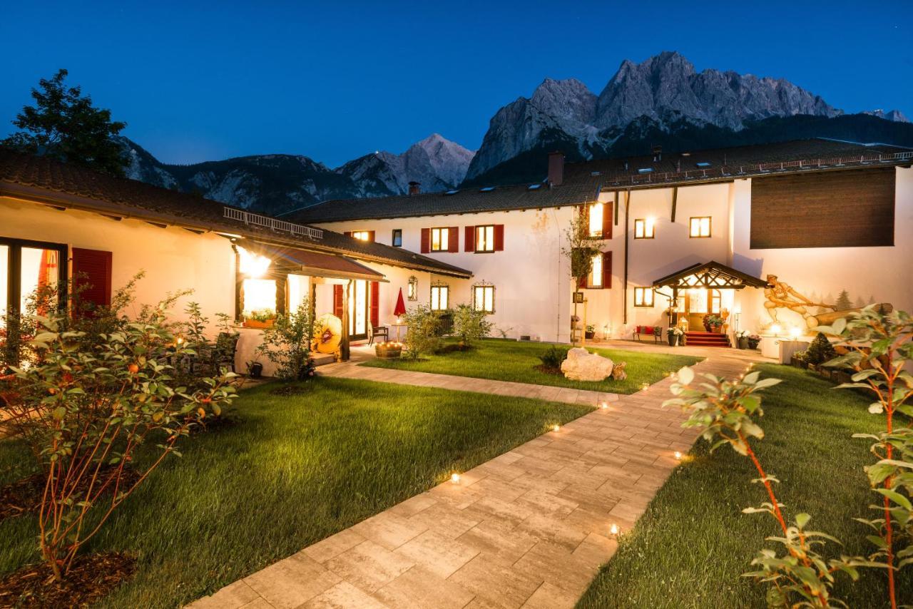 Bayern Resort Hotel - Adults Only - Mit Zugspitzblick - Eibsee-Naehe - Wellnessbereich - Naturpool Im Sommer Grainau Buitenkant foto