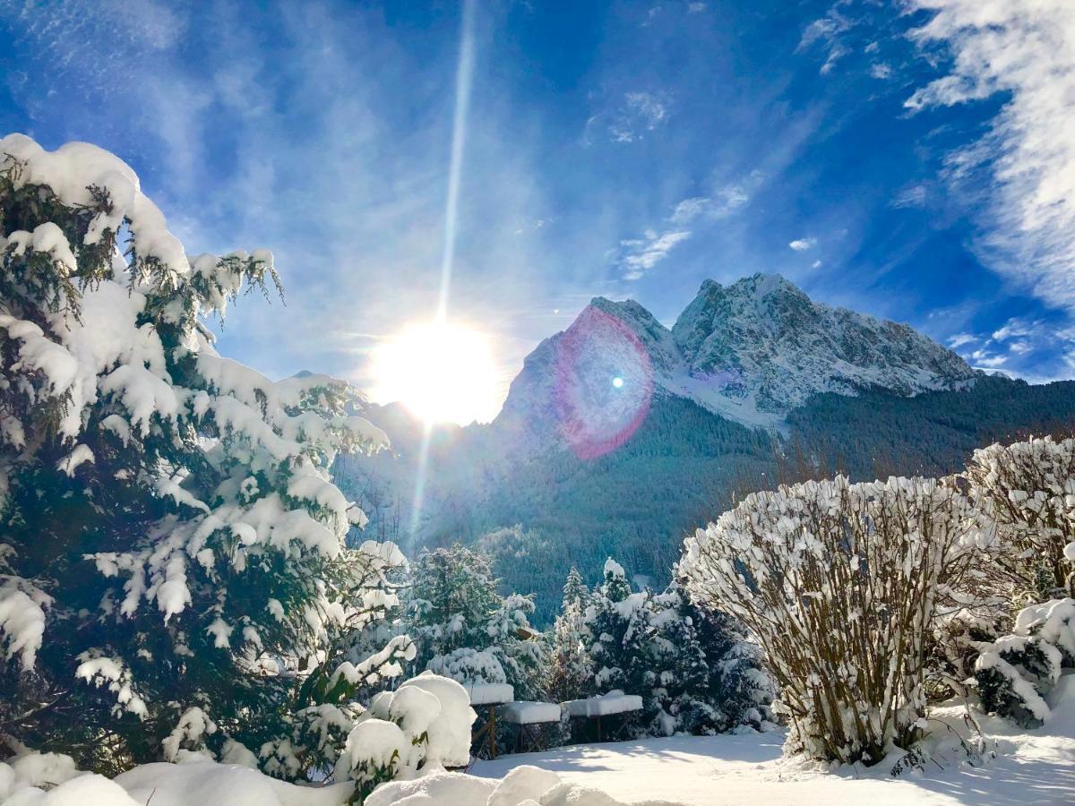 Bayern Resort Hotel - Adults Only - Mit Zugspitzblick - Eibsee-Naehe - Wellnessbereich - Naturpool Im Sommer Grainau Buitenkant foto