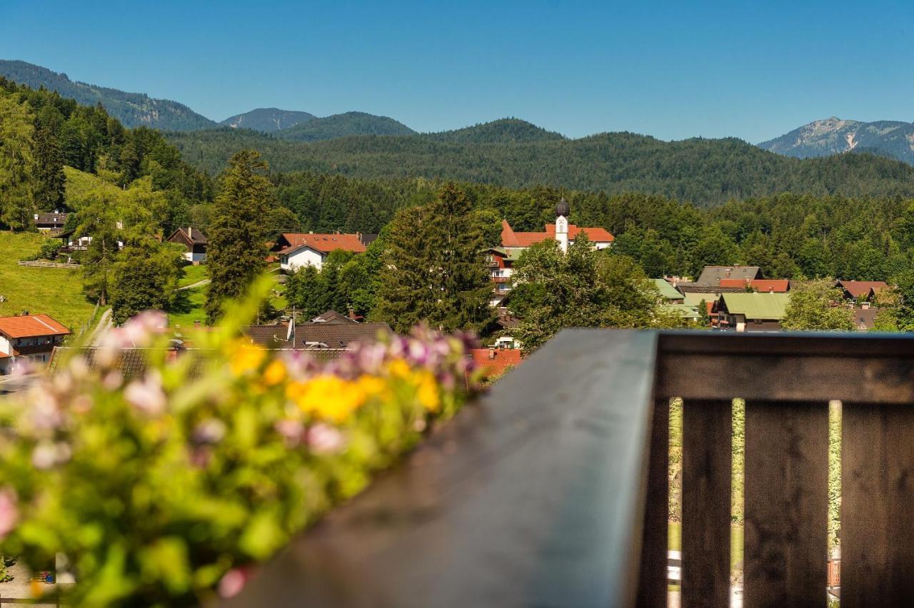 Bayern Resort Hotel - Adults Only - Mit Zugspitzblick - Eibsee-Naehe - Wellnessbereich - Naturpool Im Sommer Grainau Buitenkant foto
