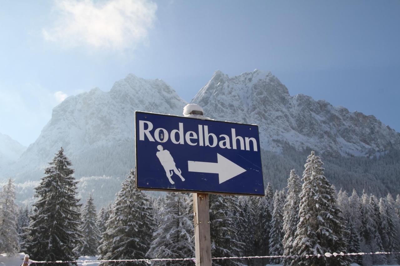 Bayern Resort Hotel - Adults Only - Mit Zugspitzblick - Eibsee-Naehe - Wellnessbereich - Naturpool Im Sommer Grainau Buitenkant foto